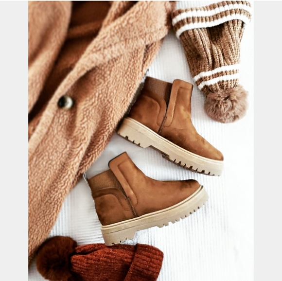 🚨Sweater Weather collection tan boot - Picture 2 of 6